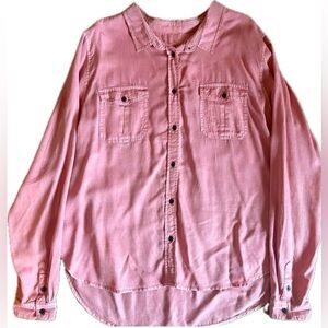 Universal Thread button down shirt. Excellent condition. Women’s size XL